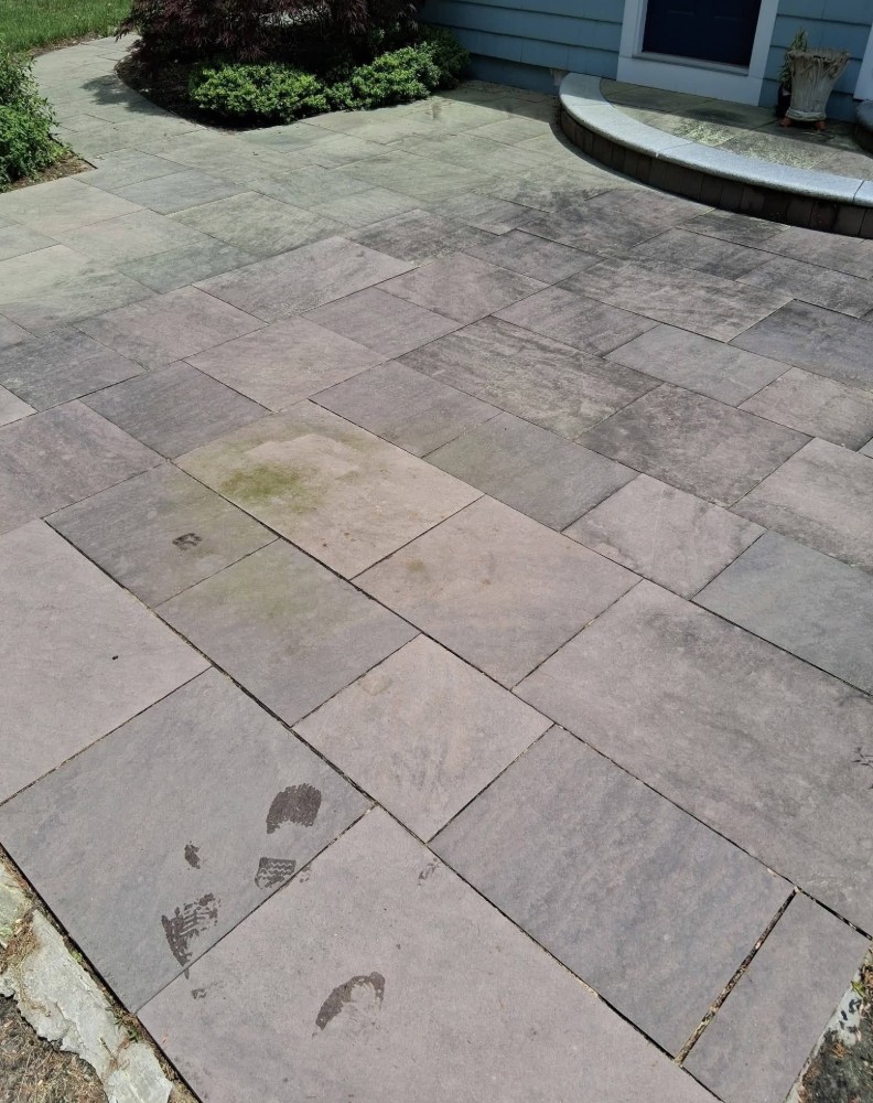 Paver patio before cleaning